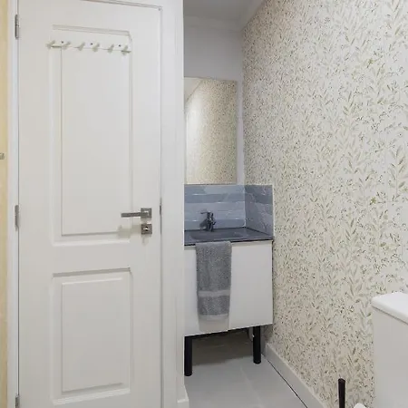 Guest house Feeling Coliving - Graca Lisbon